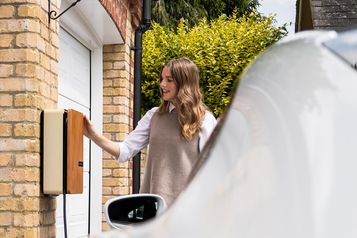 Hoe vehicle-to-grid jouw EV in een thuisbatterij verandert